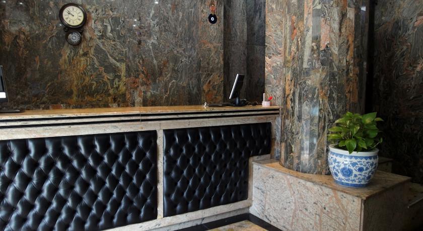 La Guardia Hotel