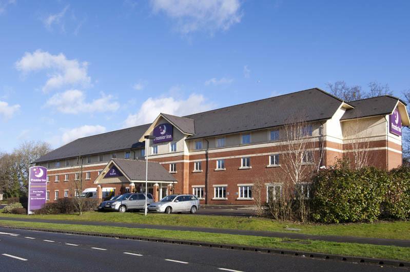 Отель Premier Inn Gatwick Crawley Town West