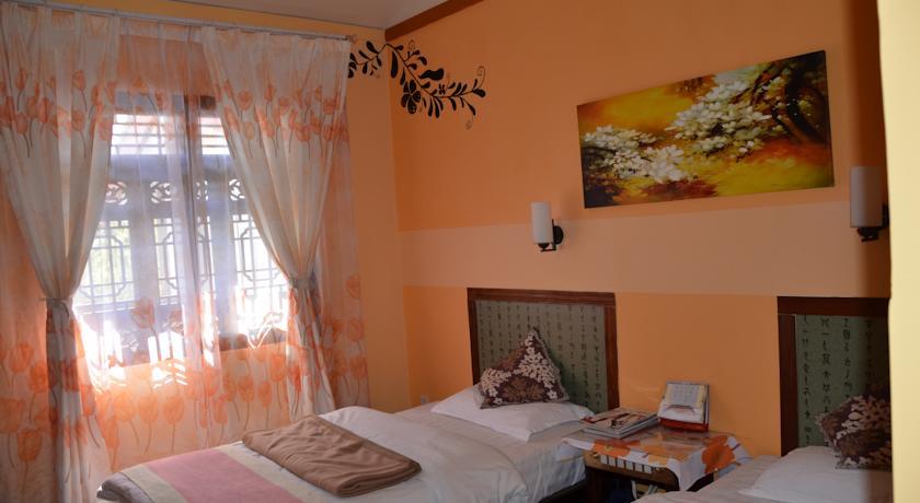 Отель Maple Leaf Inn