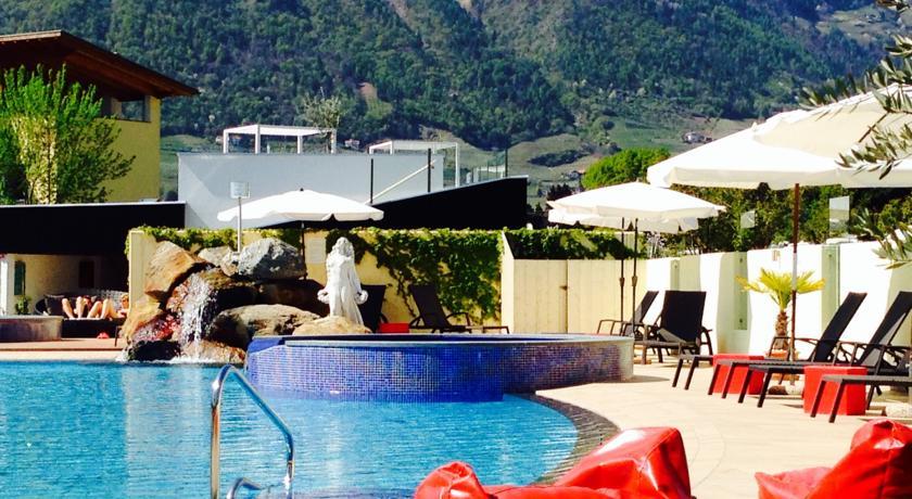 Отель Schlosshof Charme Resort – Hotel & Camping