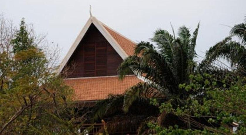 Отель Terres Rouges Lodge