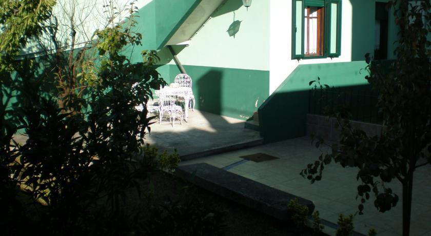 Residencia LIS B&B and Parking