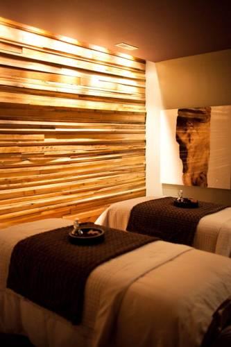 Отель Crowne Plaza Resort Asheville