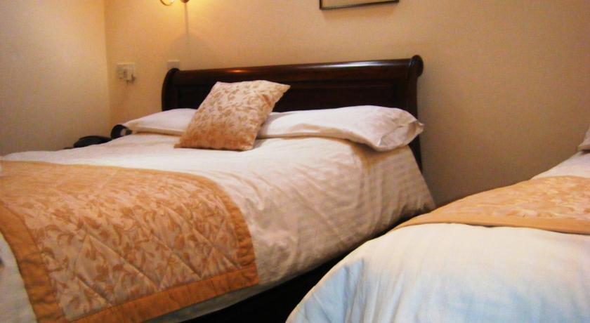 Отель The Greyhound Coaching Inn and Hotel