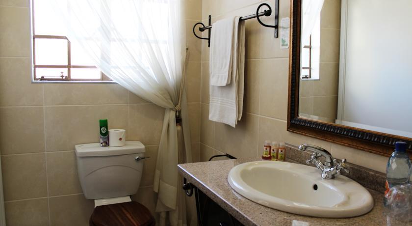 Отель Afrique Boutique Hotel O.R. Tambo