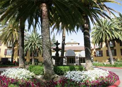Отель Embassy Suites Napa Valley