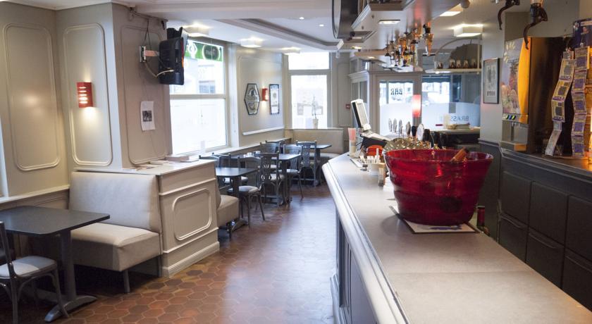 Отель Hôtel Les Frangins