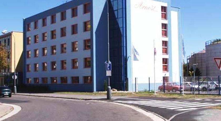 Отель Hotel Arnost Garni