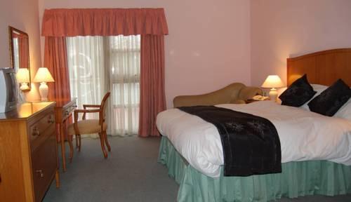 Отель Greens Hotel
