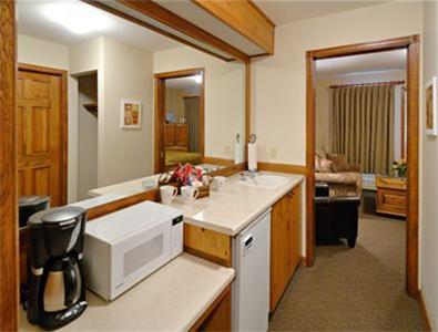 Отель Paradise Lodge and Bungalows