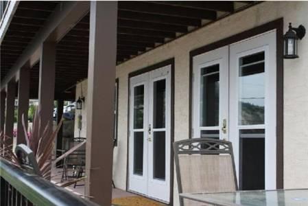 Отель Snooze and Cruise Inn