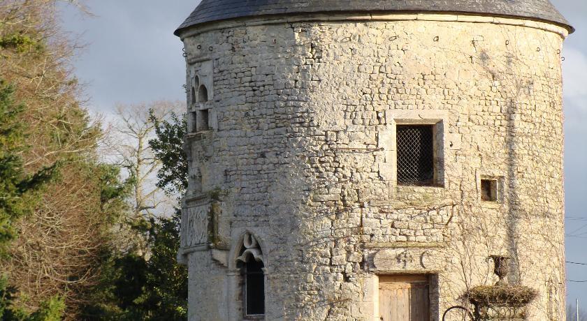 Отель Hôtel Chateau De Sully