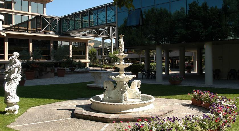 Отель Hotel Gentile Da Fabriano