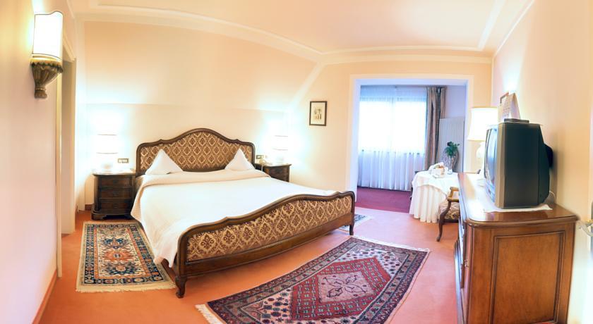 Отель Hotel Castel Rundegg