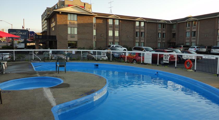 Отель Diplomat Inn