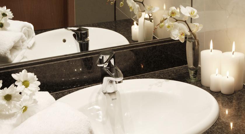 Отель Holiday Inn Express Madrid Tres Cantos