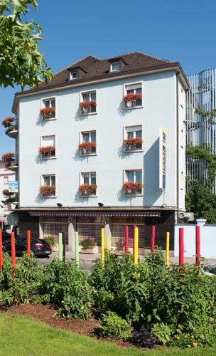 Отель Hôtel Kyriad Colmar Centre Gare