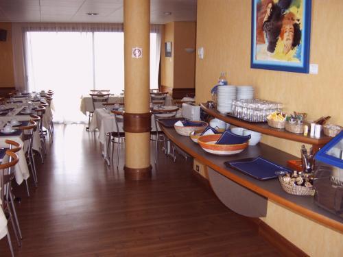 Отель Inter-Hotel Le Valois