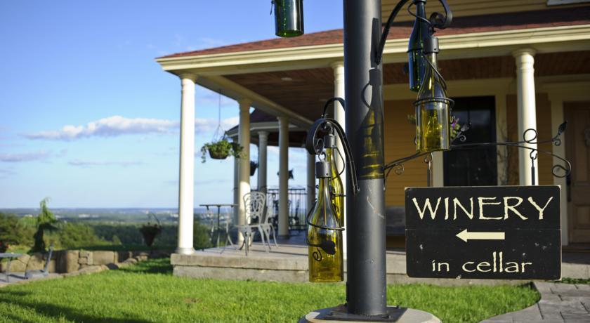 Мини-отель Magnetic Hill Winery and B&B