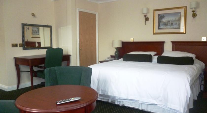 Отель Bells Hotel and Forest of Dean Golf Club