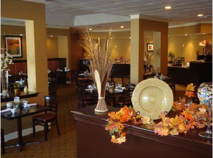 Отель Holiday Inn & Suites Boston Peabody