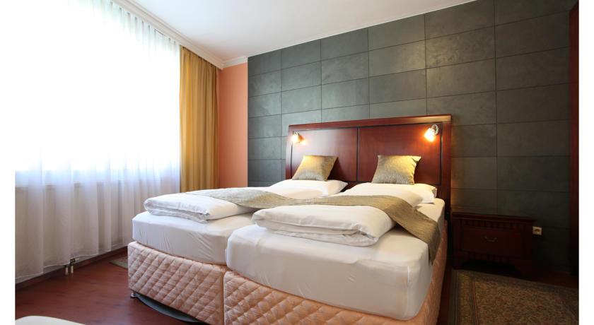 Hotel Attaché