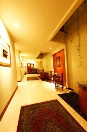 Отель The Graha Cakra Hotel