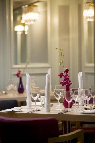 Отель The Oxford Belfry - QHotels