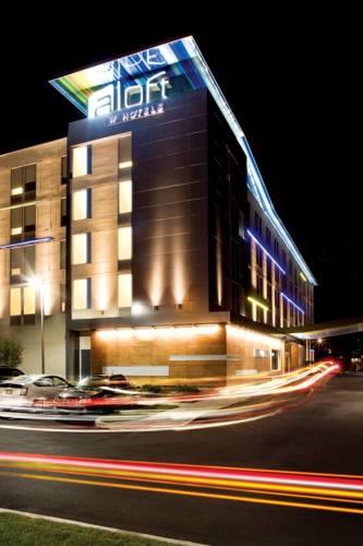 Отель Aloft Vaughan Mills