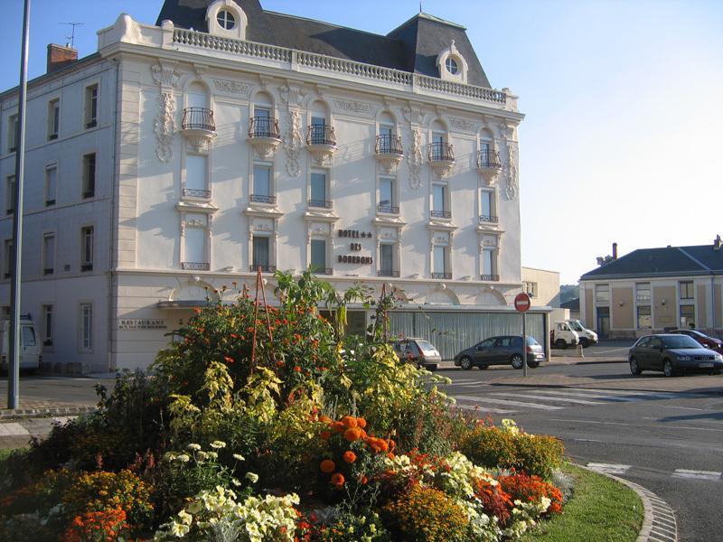 Отель Logis Hotel des Bourbons