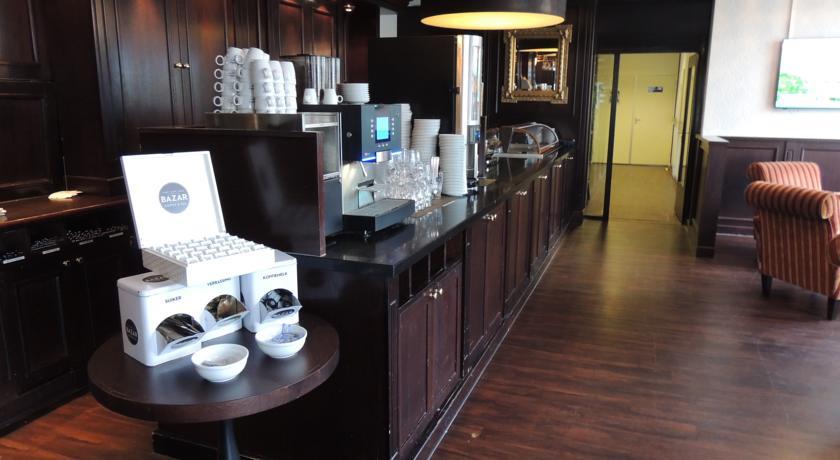 Отель Amadore Hotel Restaurant Arneville