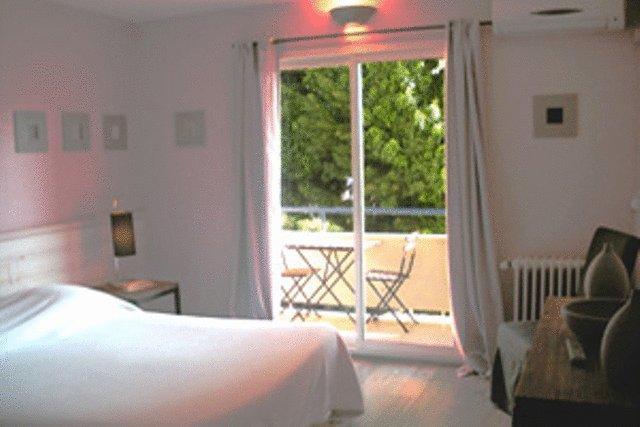 Отель Hotel L'Orangeraie