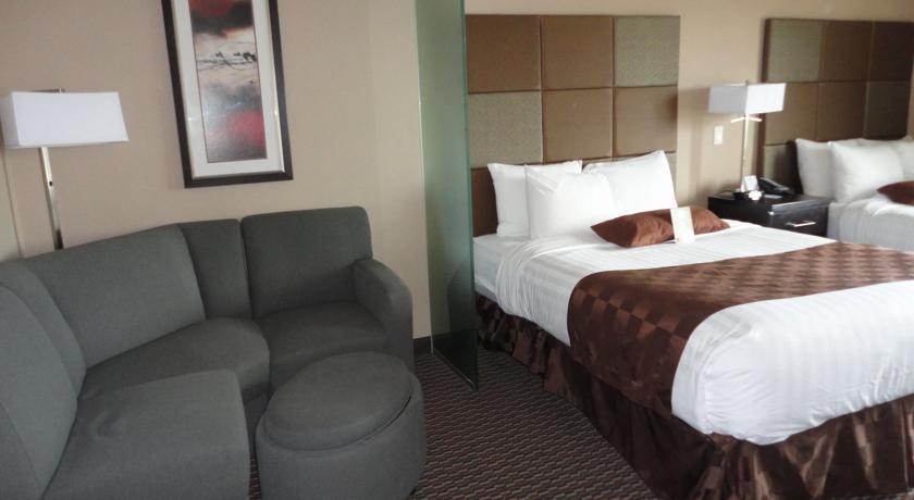Отель Comfort Suites Kelowna