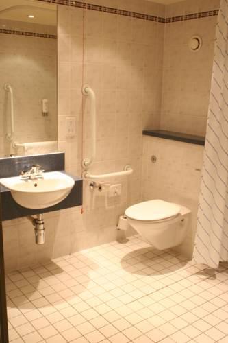 Отель Holiday Inn Express Leeds-East
