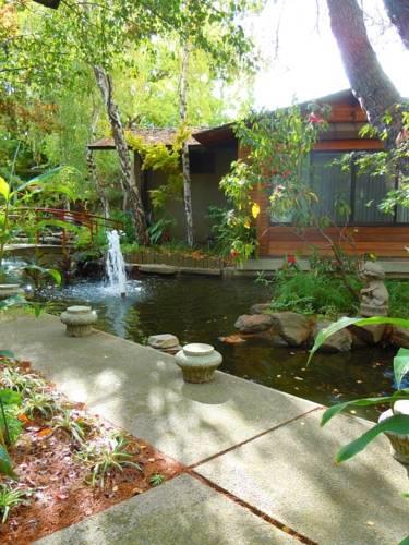Отель Dinah's Garden Hotel