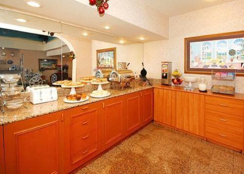 Отель Comfort Suites - Huntington Beach