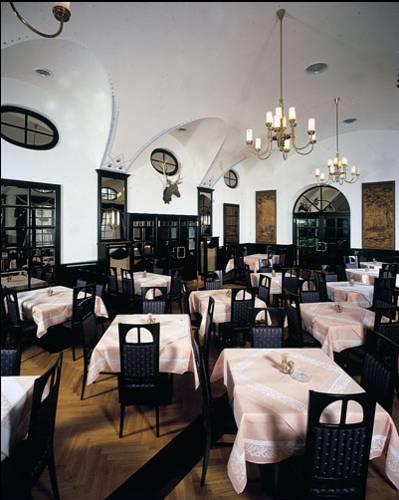 Отель Hotel Goldener Hirsch