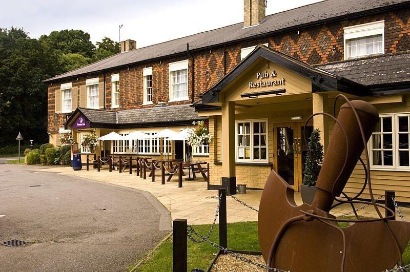 Отель Premier Inn Godalming