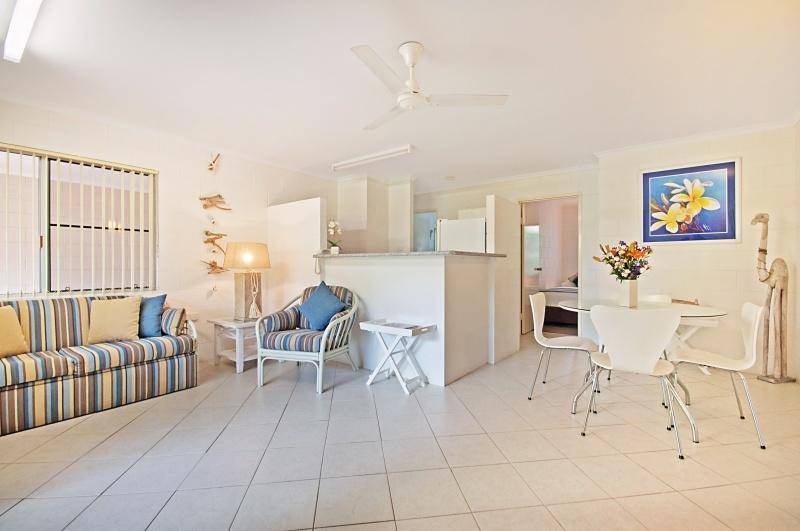 Апартаменты Lychee Tree Holiday Apartments
