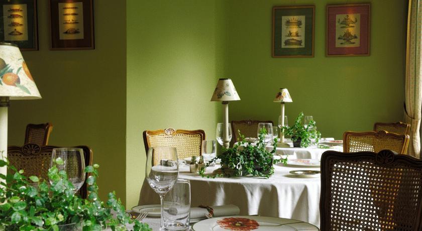 Отель Hostellerie Du Moulin Des Ruats