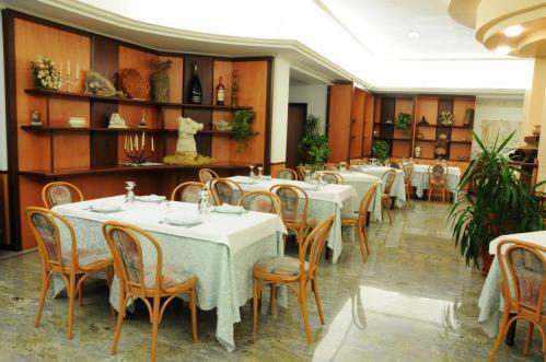Отель Hotel Alba Del Gargano