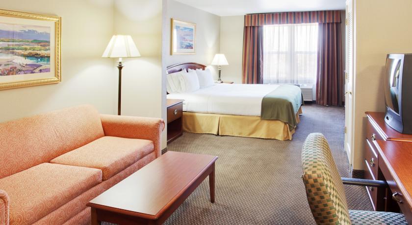 Отель Holiday Inn Express West Sacramento