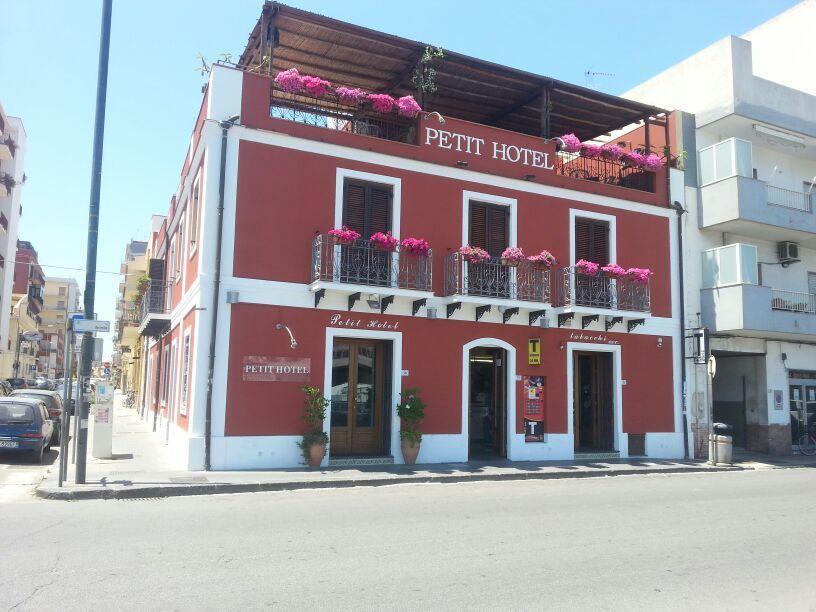 Отель Petit Hotel