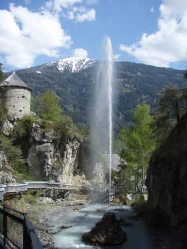 Отель Hotel Schwarzer Adler