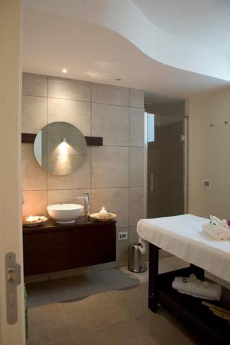 Отель Smeraldo Suites & Spa