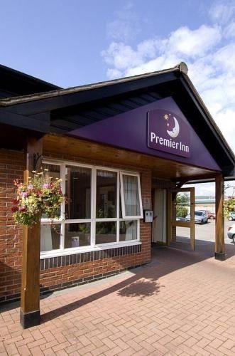 Отель Premier Inn Swansea North