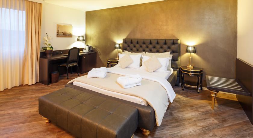 Отель Business Hotel First