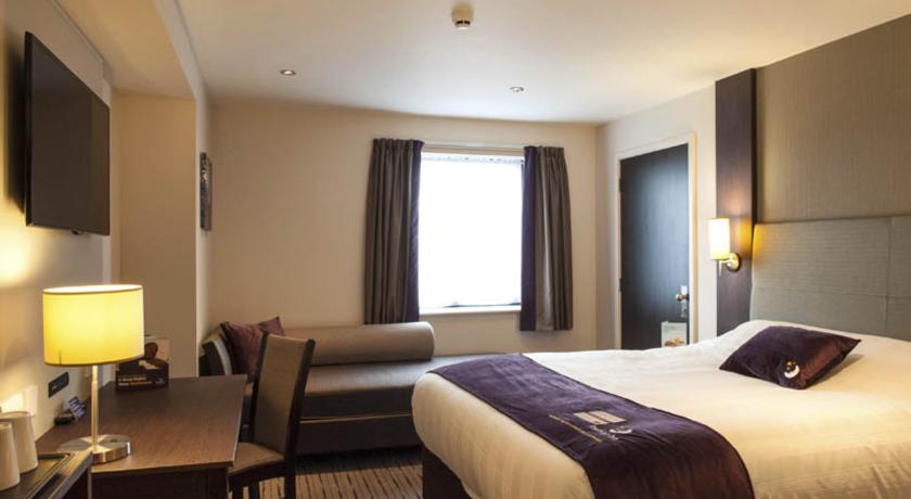 Отель Premier Inn Milton Keynes South