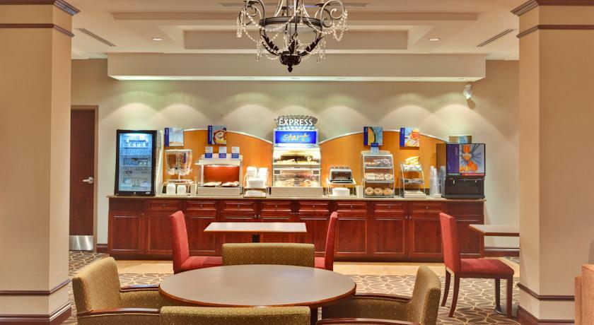 Отель Holiday Inn Express Hotel & Suites Brockville