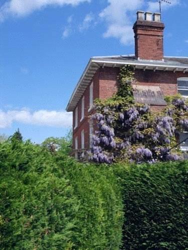Отель Aylestone Court Hotel